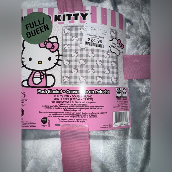 Hello Kitty Throw - Picture 2 of 2